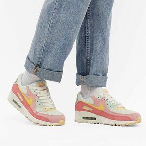 Nike Women's Air Max 90 Sneakers Pink Sea Glass Saturn Gold Seafoam Green Sz 8.5